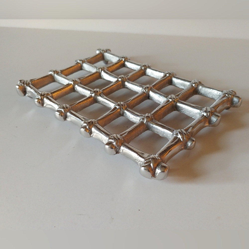 Silver Decorative Grid Hot Plate